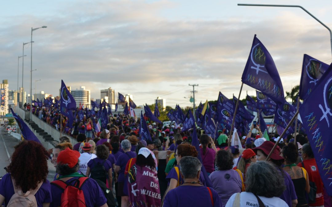 Em 2025 as mulheres estão em luta, defendendo a democracia, lutando por trabalho digno, legalização do aborto, reparação e Bem Viver! 